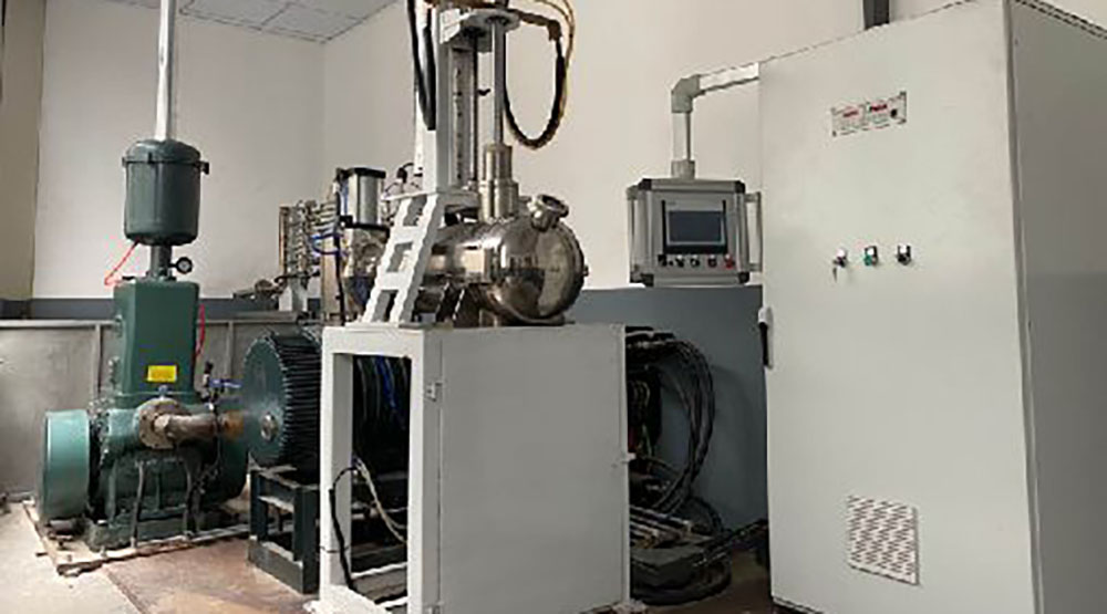 Forn de fusió VAR de 5 kg per a proves